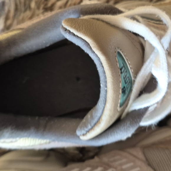 New Balance Women's Gray Sneakers - Picture 11 of 12